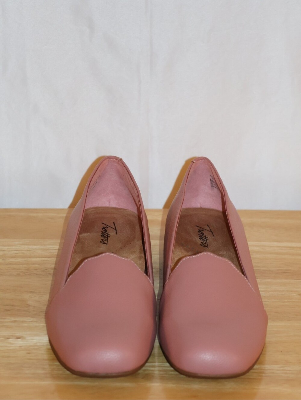 Trotters Sage Scalloped Trim Dusty Pink/Mauve Loafers. Size 10N.